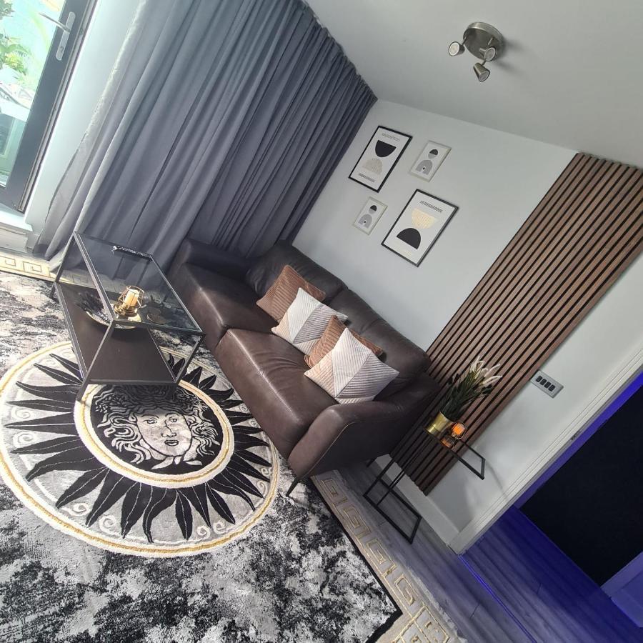 Luxury 9Ine Penthouse With Garden & Jacuzzi Apartment Birmingham Exterior photo